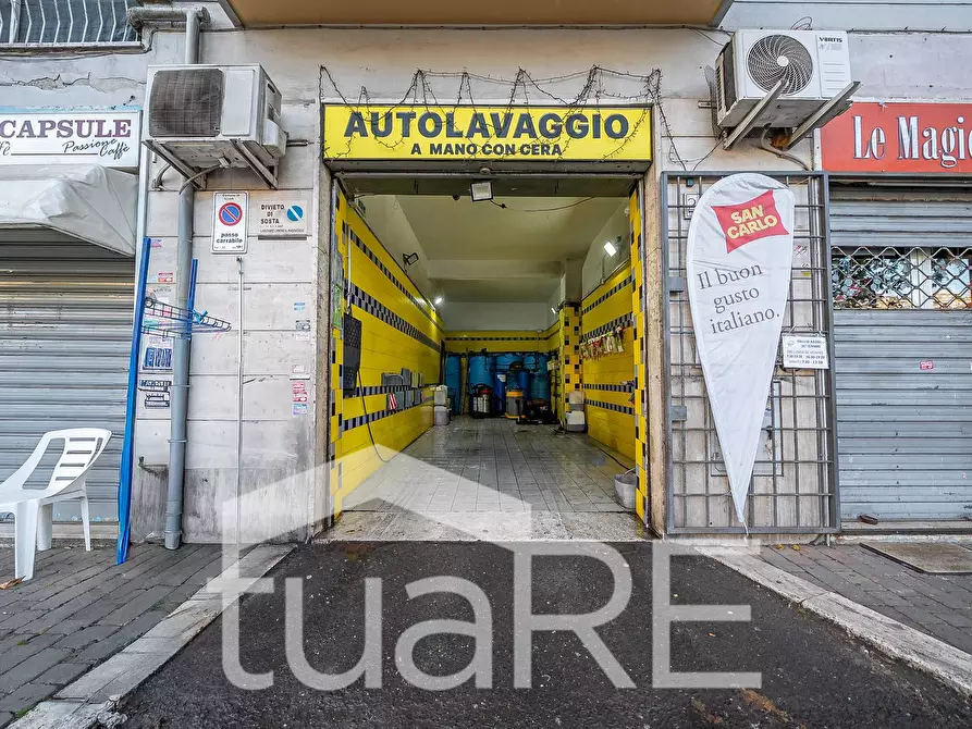Immagine 14 di Negozio in vendita  in Via Del Trullo a Roma