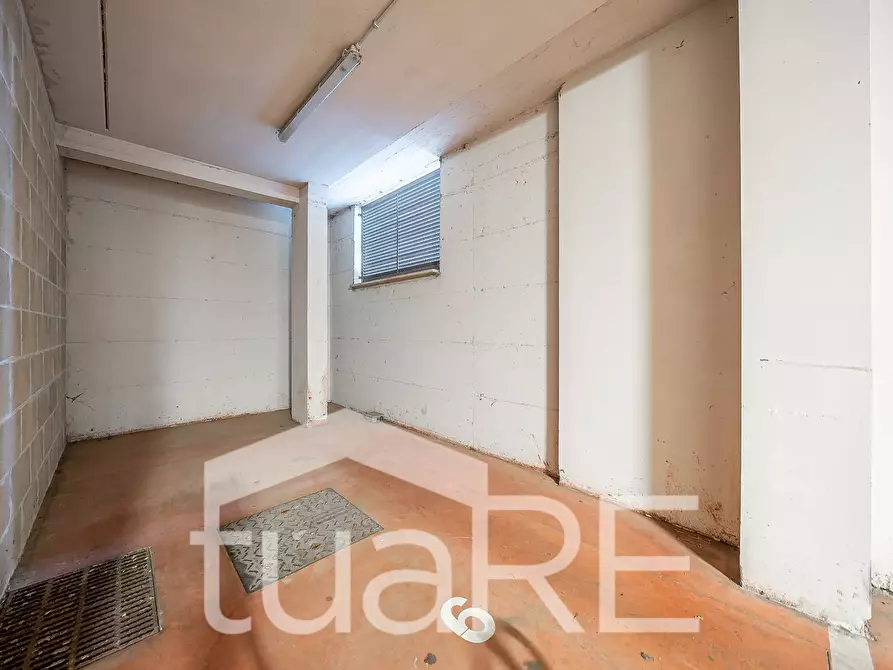 Immagine 2 di Box auto in vendita  in Via Vicolungo a Roma