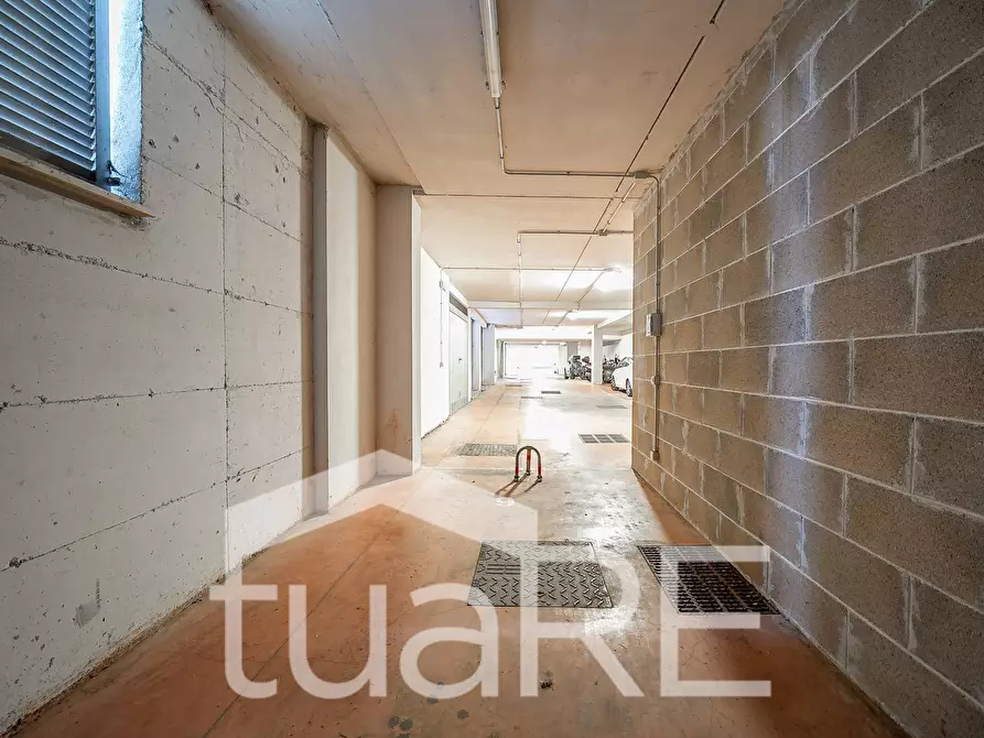 Immagine 3 di Box auto in vendita  in Via Vicolungo a Roma