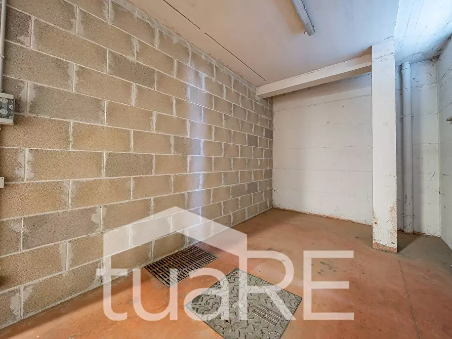 Immagine 12 di Box auto in vendita  in Via Vicolungo a Roma