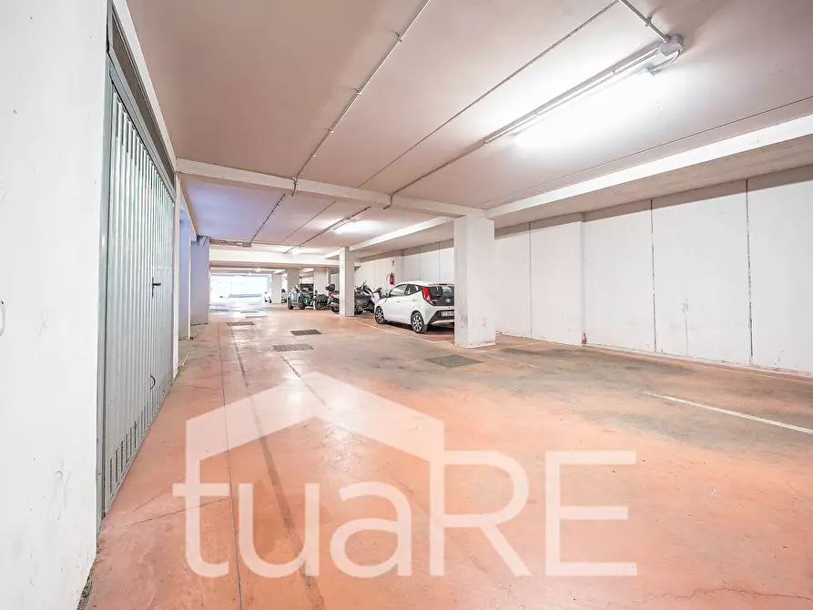 Immagine 15 di Box auto in vendita  in Via Vicolungo a Roma