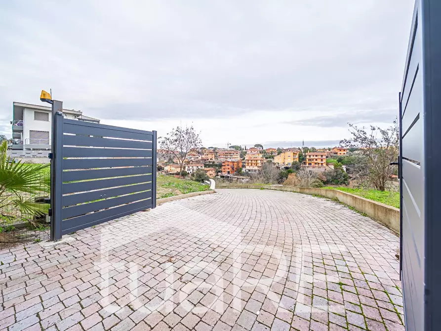 Immagine 17 di Box auto in vendita  in Via Vicolungo a Roma