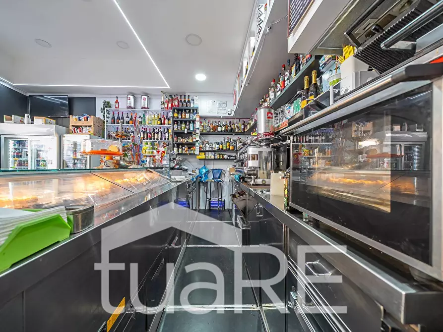 Immagine 9 di Negozio in vendita  in Via Principe Eugenio a Roma