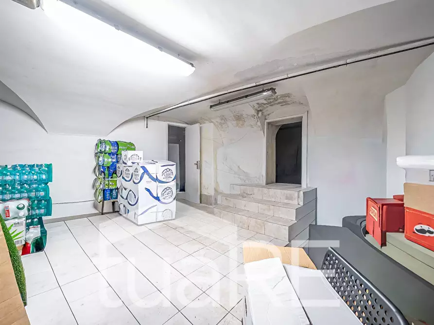 Immagine 11 di Negozio in vendita  in Via Principe Eugenio a Roma