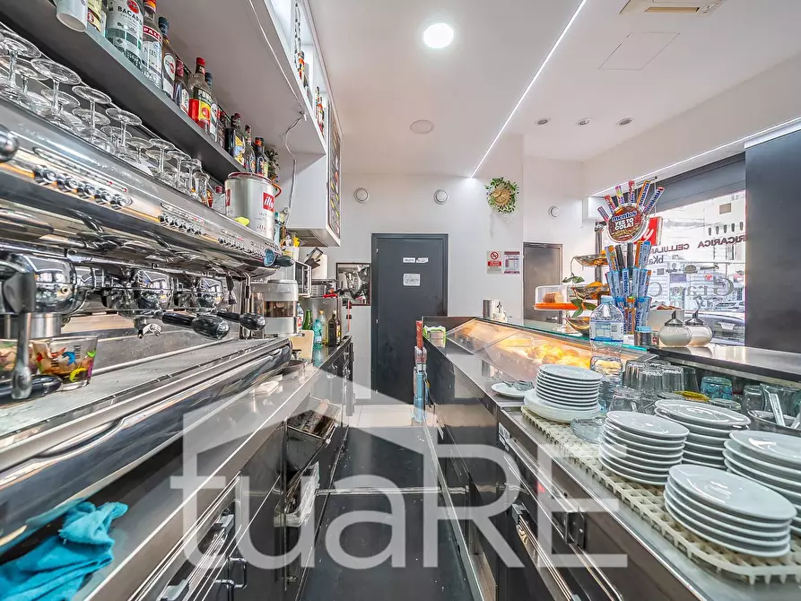 Immagine 17 di Negozio in vendita  in Via Principe Eugenio a Roma