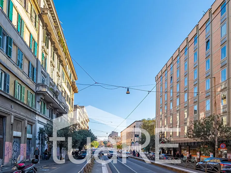 Immagine 24 di Negozio in vendita  in Via Principe Eugenio a Roma