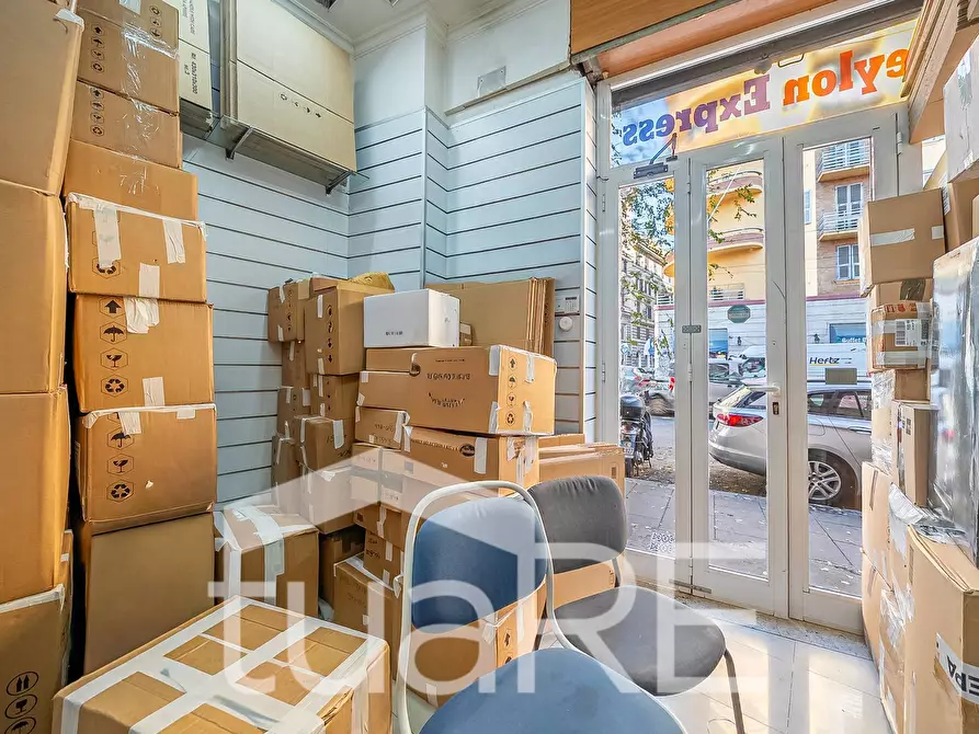 Immagine 2 di Negozio in vendita  in Via Principe Eugenio a Roma