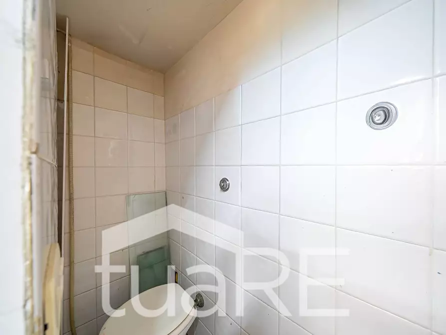 Immagine 9 di Negozio in vendita  in Via Principe Eugenio a Roma