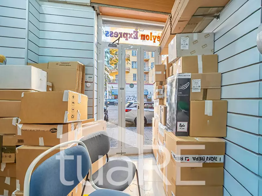 Immagine 10 di Negozio in vendita  in Via Principe Eugenio a Roma