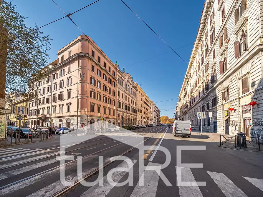 Immagine 16 di Negozio in vendita  in Via Principe Eugenio a Roma
