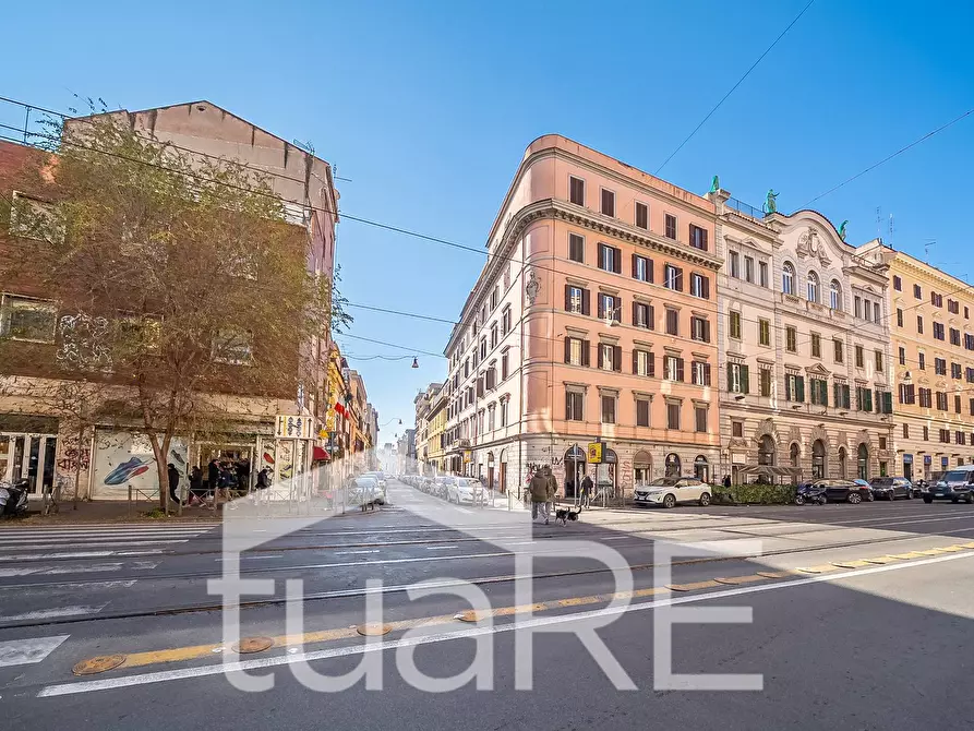 Immagine 17 di Negozio in vendita  in Via Principe Eugenio a Roma