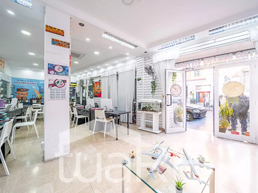 Immagine 2 di Negozio in vendita  in Via Principe Eugenio a Roma