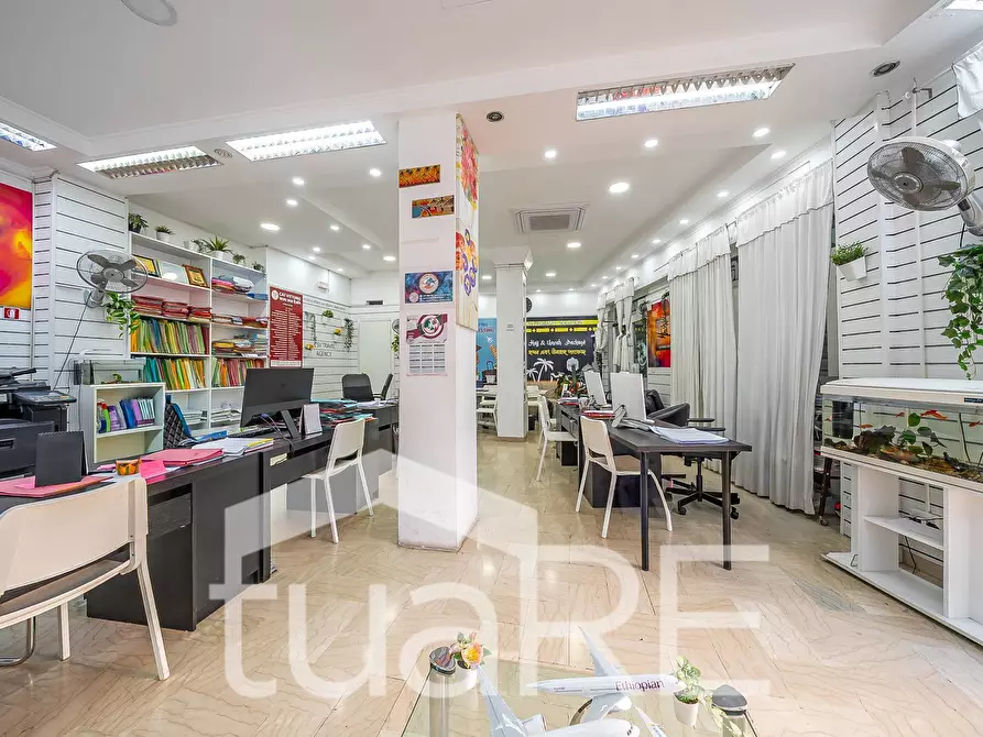 Immagine 10 di Negozio in vendita  in Via Principe Eugenio a Roma
