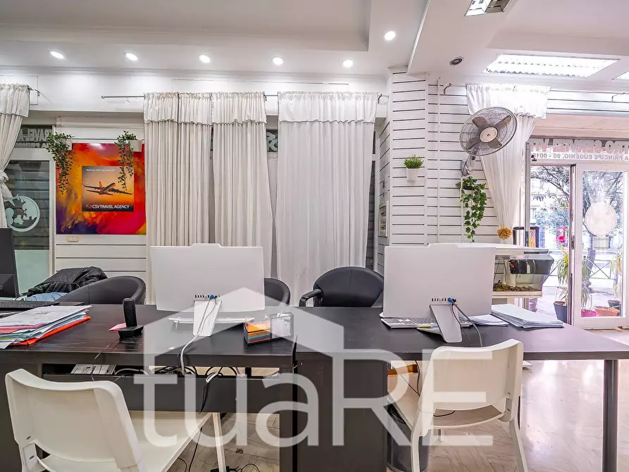 Immagine 16 di Negozio in vendita  in Via Principe Eugenio a Roma