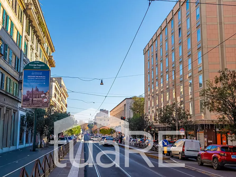 Immagine 21 di Negozio in vendita  in Via Principe Eugenio a Roma