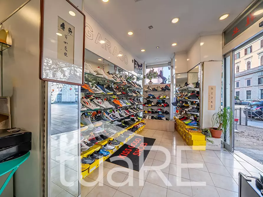 Immagine 2 di Negozio in vendita  in Via Principe Eugenio a Roma