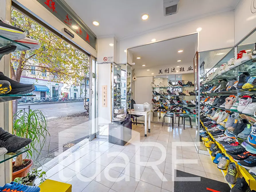 Immagine 3 di Negozio in vendita  in Via Principe Eugenio a Roma