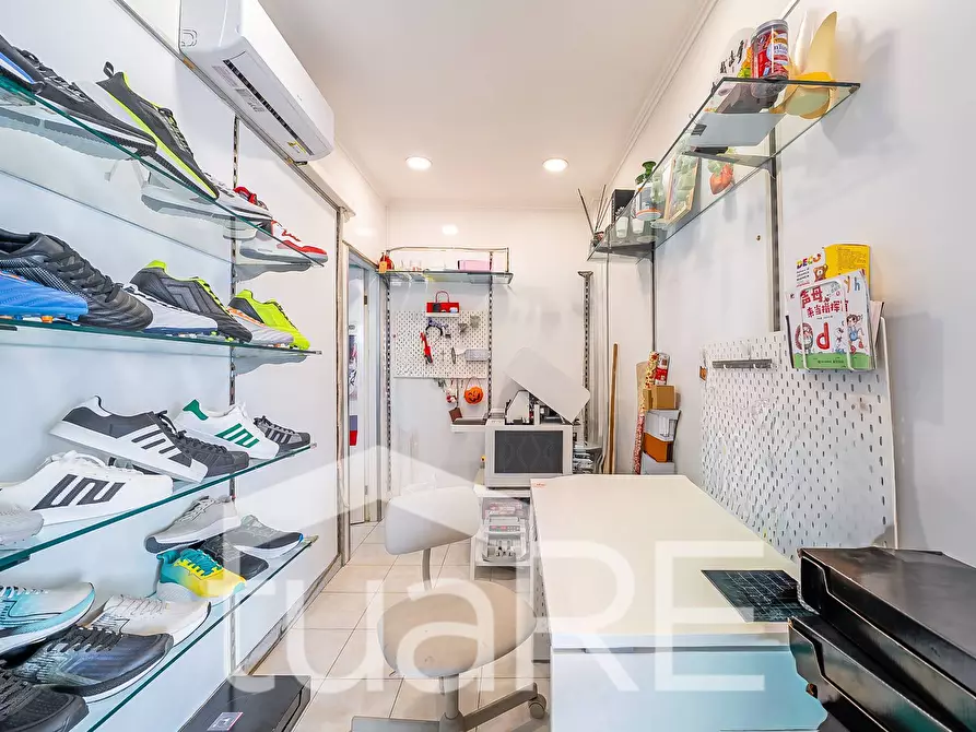 Immagine 4 di Negozio in vendita  in Via Principe Eugenio a Roma