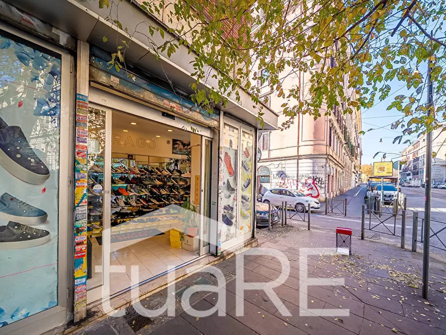 Immagine 9 di Negozio in vendita  in Via Principe Eugenio a Roma