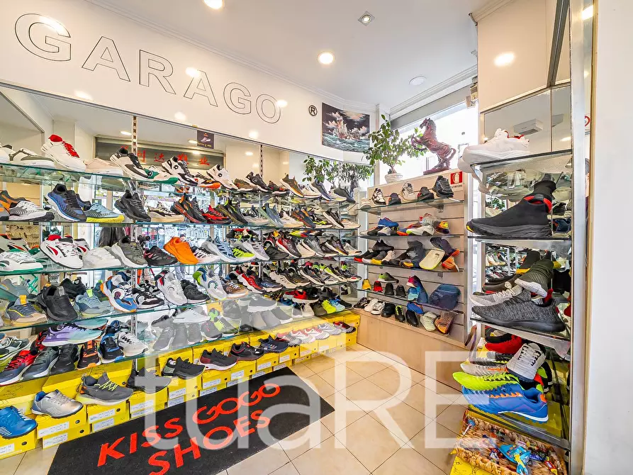 Immagine 14 di Negozio in vendita  in Via Principe Eugenio a Roma