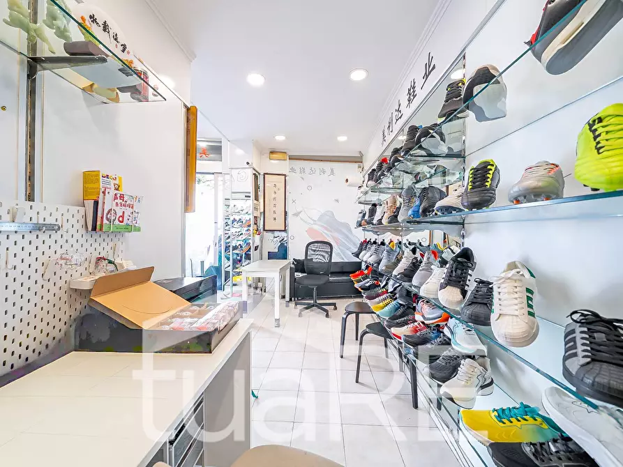 Immagine 16 di Negozio in vendita  in Via Principe Eugenio a Roma