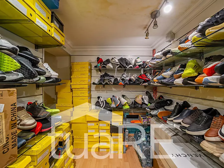 Immagine 17 di Negozio in vendita  in Via Principe Eugenio a Roma