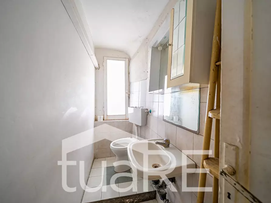 Immagine 18 di Negozio in vendita  in Via Principe Eugenio a Roma