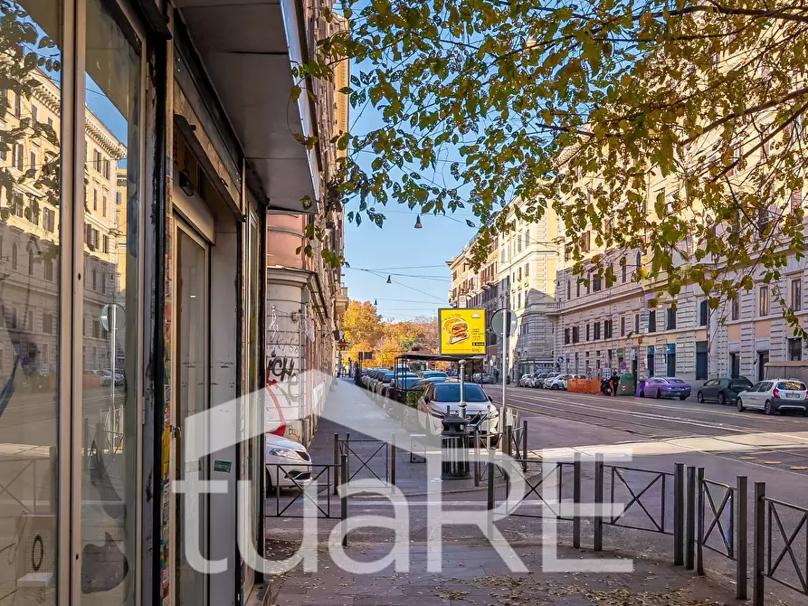 Immagine 20 di Negozio in vendita  in Via Principe Eugenio a Roma