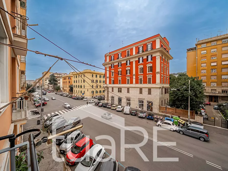 Immagine 3 di Appartamento in vendita  in Via Della Giuliana a Roma