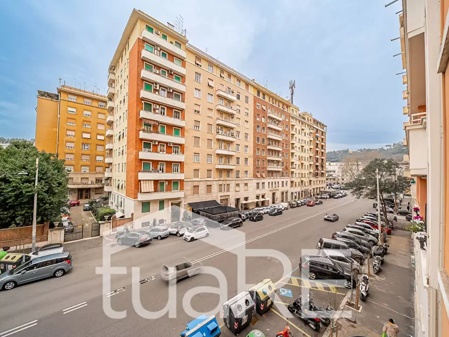 Immagine 4 di Appartamento in vendita  in Via Della Giuliana a Roma