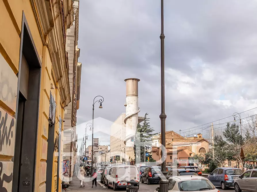 Immagine 24 di Negozio in vendita  in Via Giovanni Giolitti a Roma