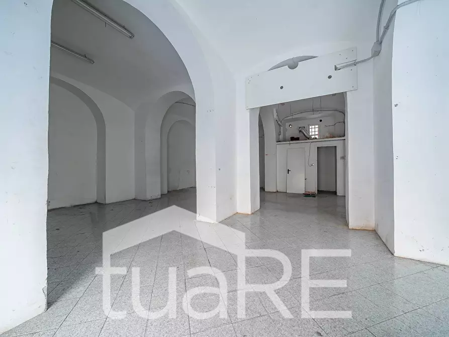 Immagine 3 di Negozio in vendita  in Via Giovanni Giolitti a Roma