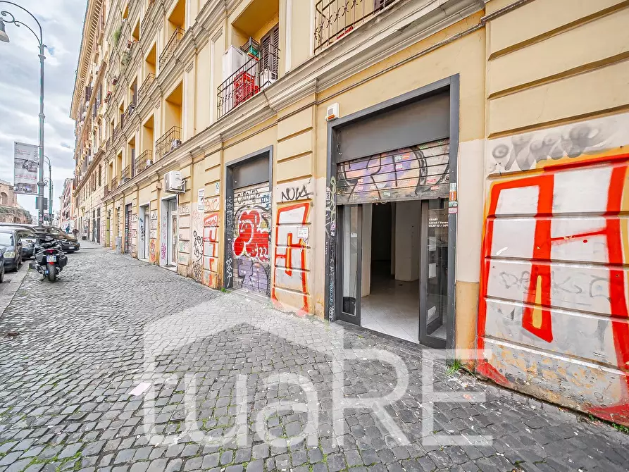 Immagine 5 di Negozio in vendita  in Via Giovanni Giolitti a Roma
