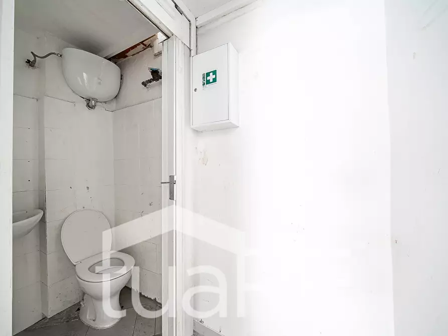 Immagine 17 di Negozio in vendita  in Via Giovanni Giolitti a Roma