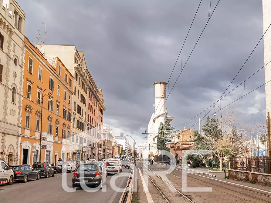 Immagine 20 di Negozio in vendita  in Via Giovanni Giolitti a Roma