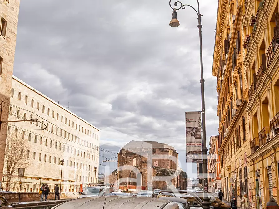 Immagine 21 di Negozio in vendita  in Via Giovanni Giolitti a Roma