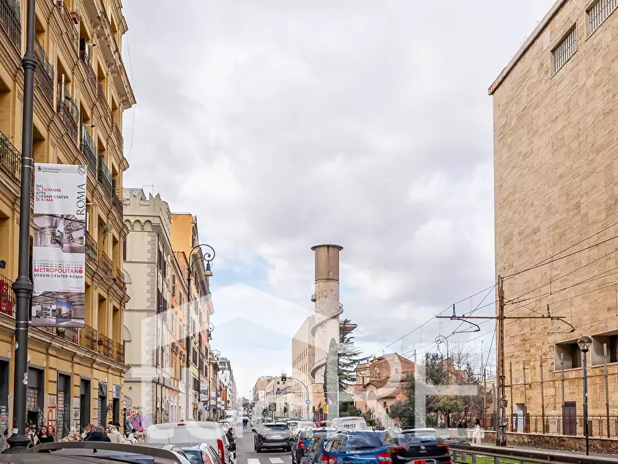 Immagine 9 di Negozio in vendita  in Via Giovanni Giolitti a Roma