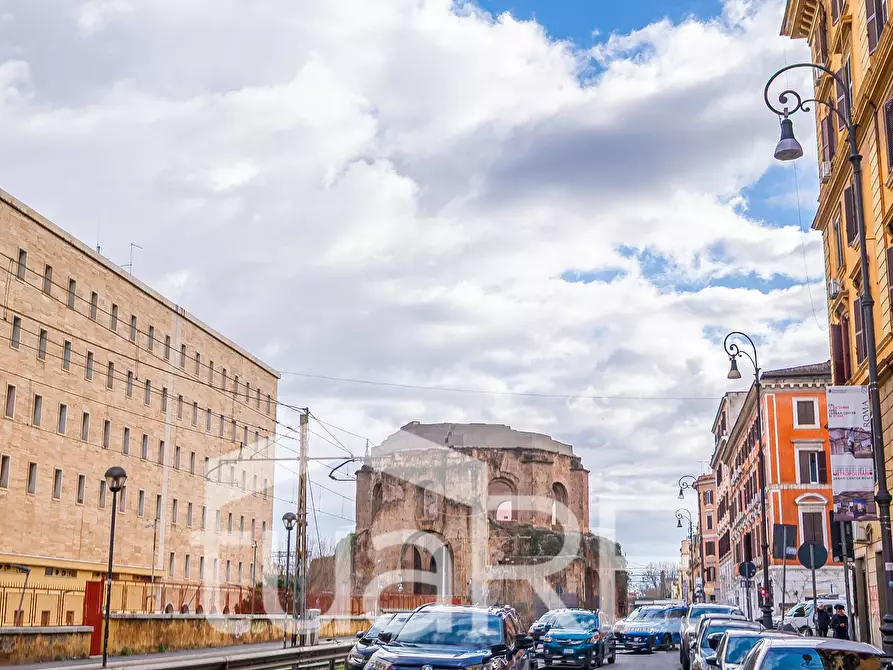 Immagine 15 di Negozio in vendita  in Via Giovanni Giolitti a Roma