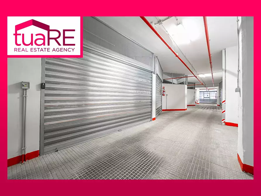 Immagine 1 di Box auto in vendita  in Via Iacopo Belgrado a Roma