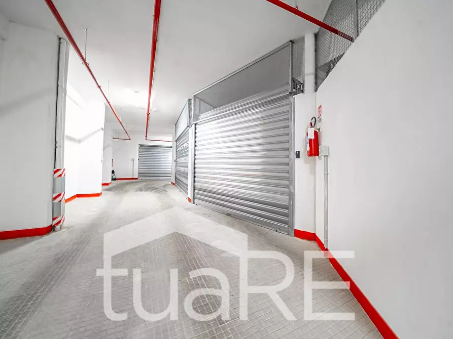 Immagine 11 di Box auto in vendita  in Via Iacopo Belgrado a Roma