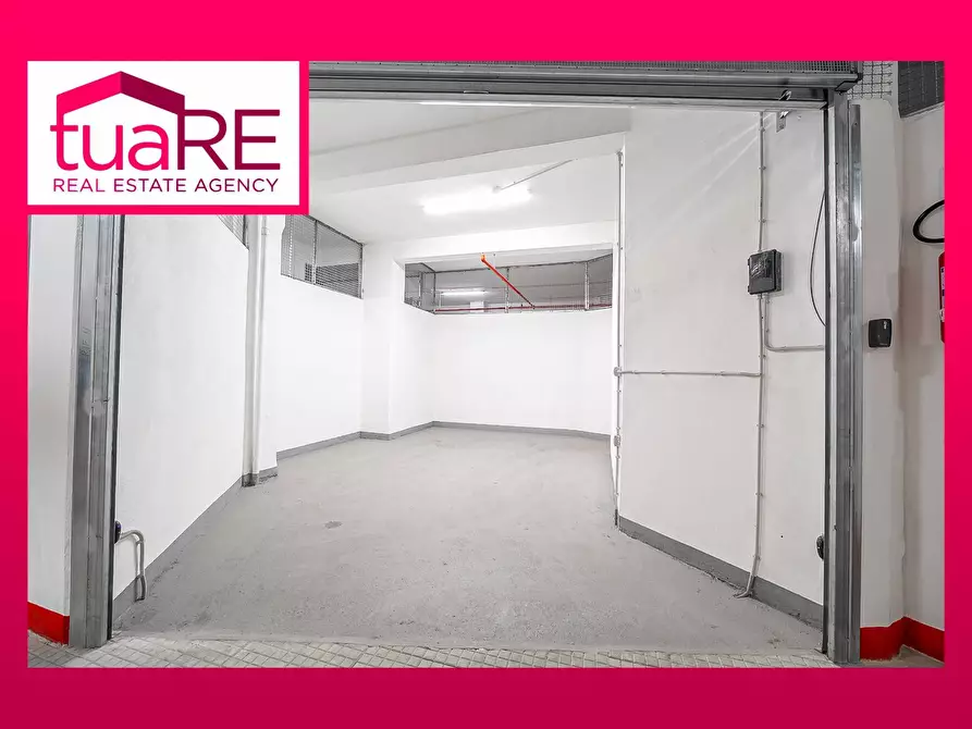 Immagine 1 di Box auto in vendita  in Via Iacopo Belgrado a Roma