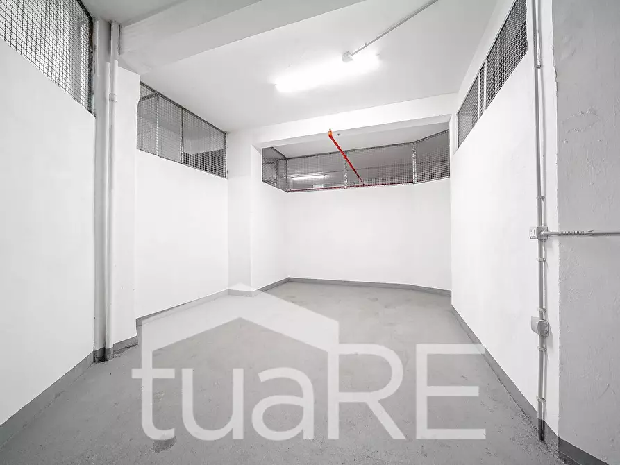 Immagine 2 di Box auto in vendita  in Via Iacopo Belgrado a Roma