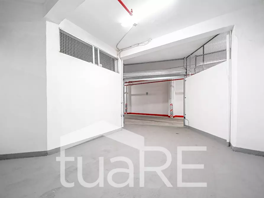 Immagine 3 di Box auto in vendita  in Via Iacopo Belgrado a Roma