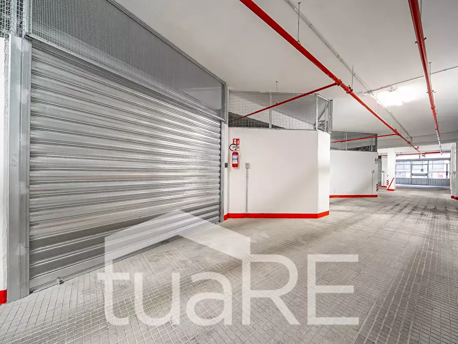 Immagine 4 di Box auto in vendita  in Via Iacopo Belgrado a Roma