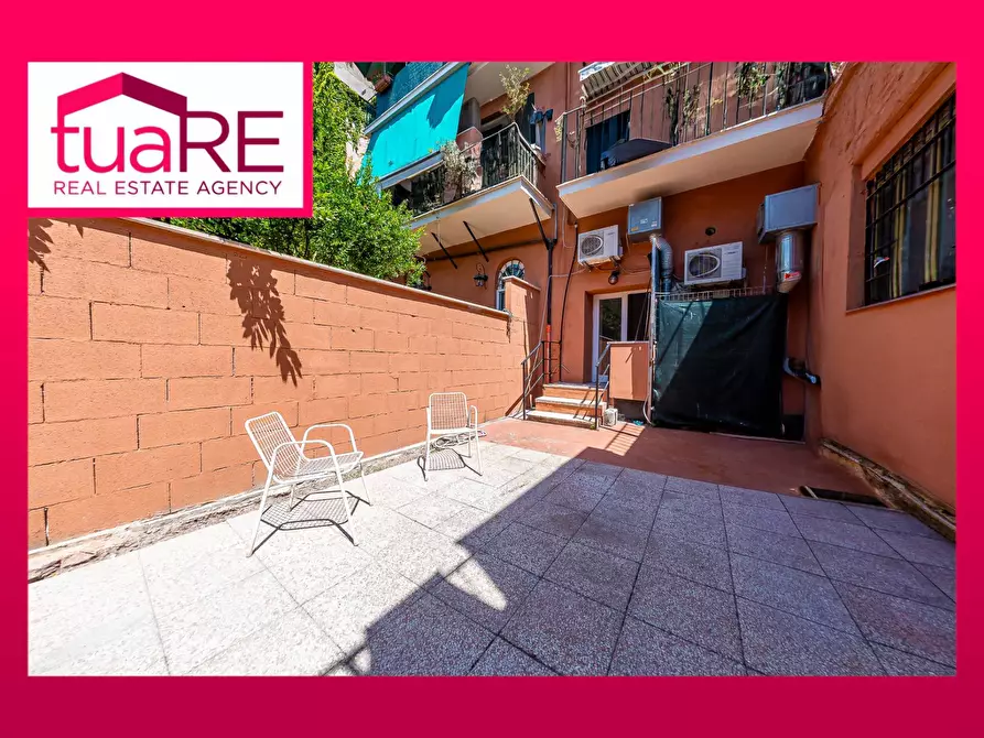 Immagine 1 di Negozio in vendita  in Via Garibaldi a Roma