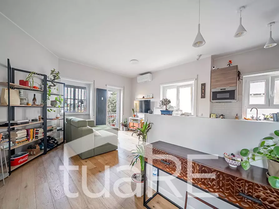 Immagine 2 di Appartamento in vendita  in Via Luigi Zambarelli a Roma