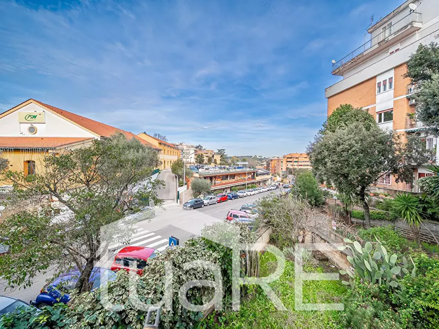 Immagine 4 di Appartamento in vendita  in Via Luigi Zambarelli a Roma