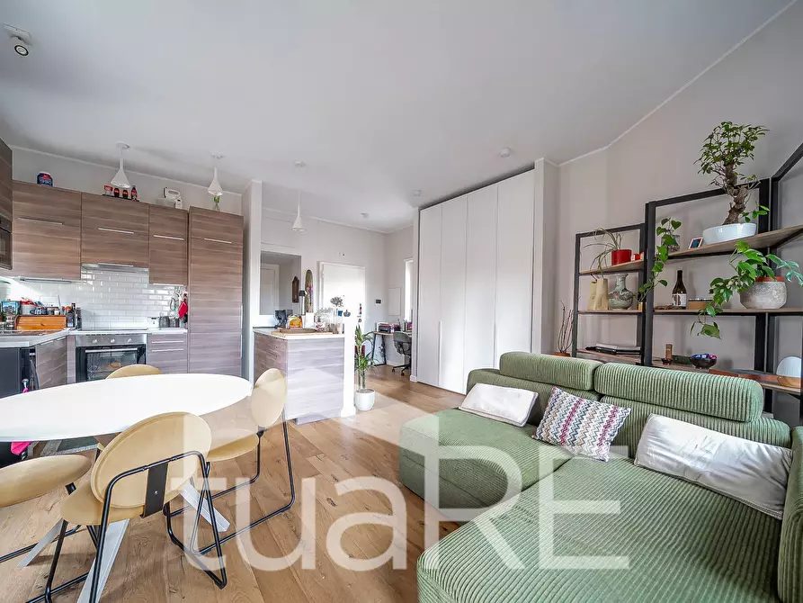 Immagine 19 di Appartamento in vendita  in Via Luigi Zambarelli a Roma