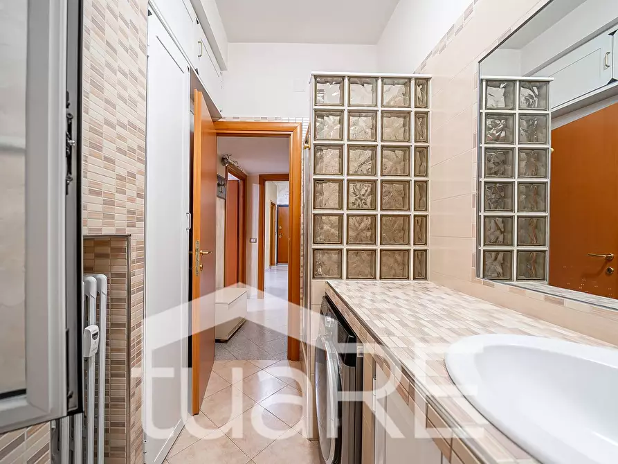 Immagine 11 di Appartamento in vendita  in Via Asinari Di San Marzano a Roma