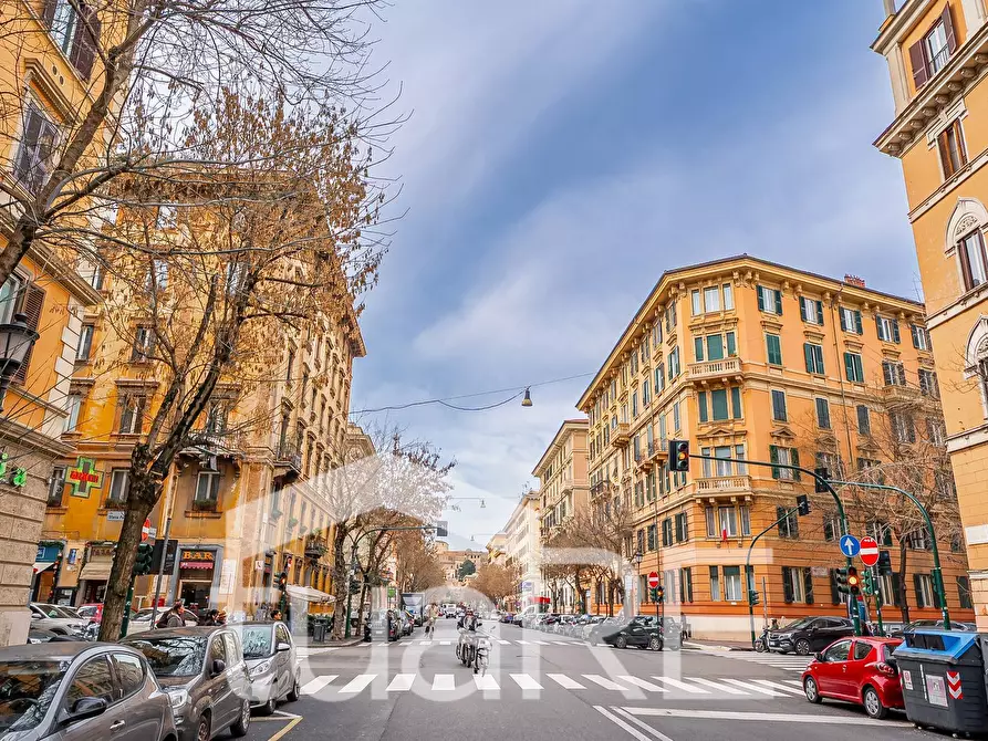 Immagine 2 di Appartamento in vendita  in Via Properzio a Roma